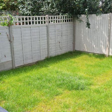 New 3 Bedrooms Flat In Ashford Near Heathrow Dış mekan fotoğraf