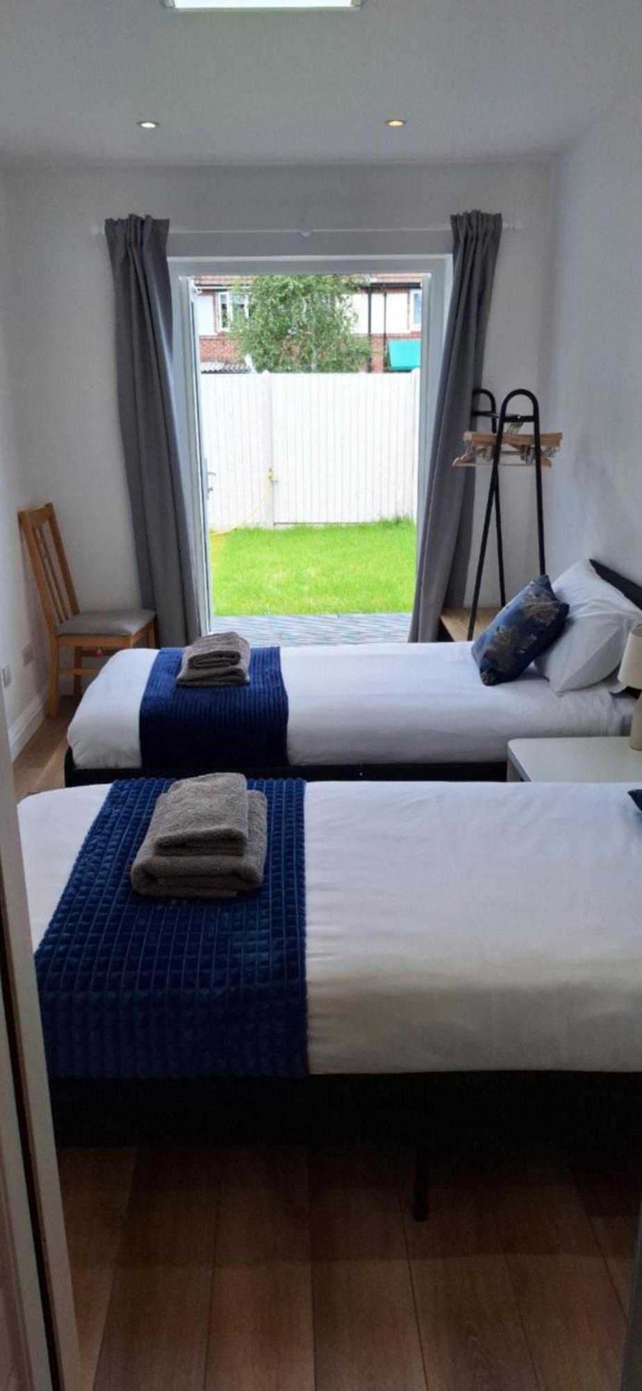 New 3 Bedrooms Flat In Ashford Near Heathrow Dış mekan fotoğraf