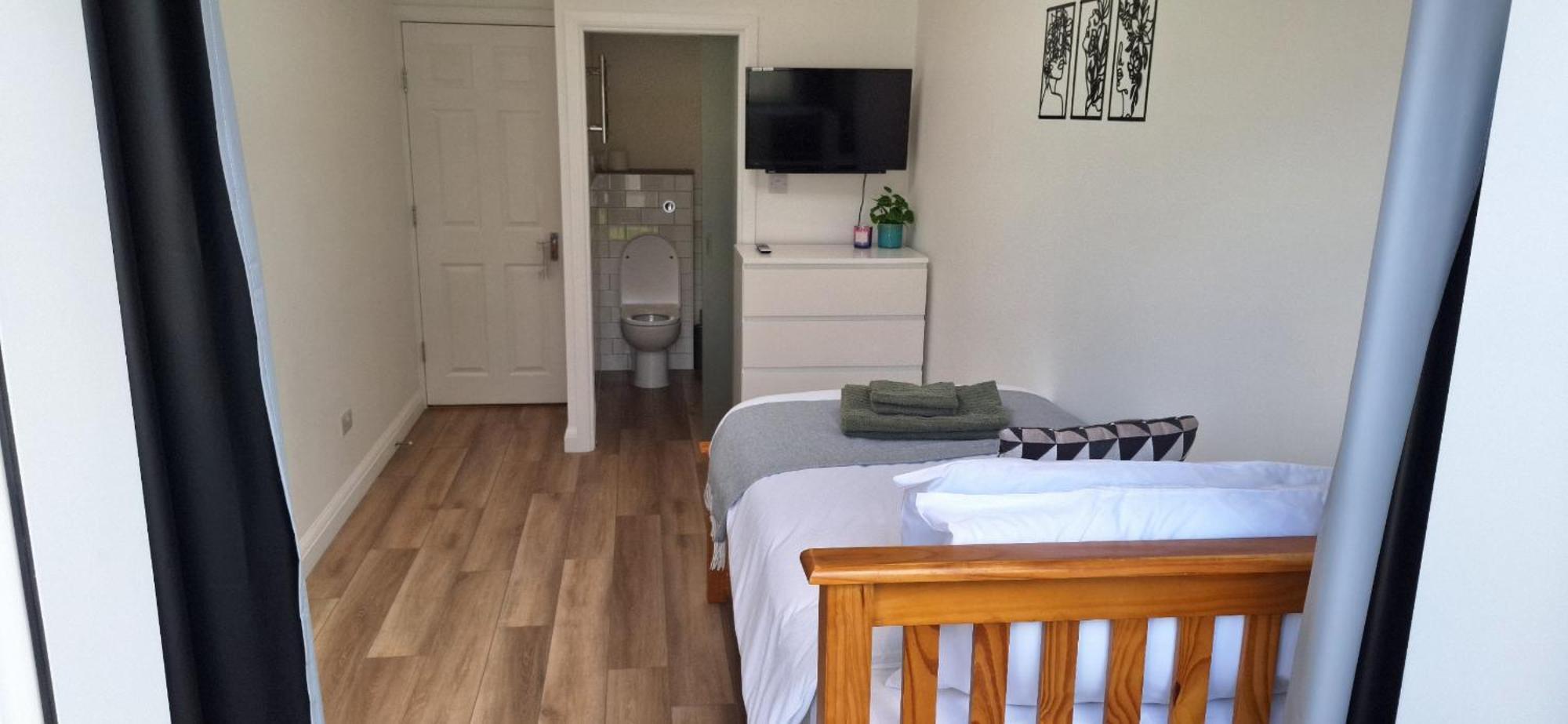 New 3 Bedrooms Flat In Ashford Near Heathrow Dış mekan fotoğraf